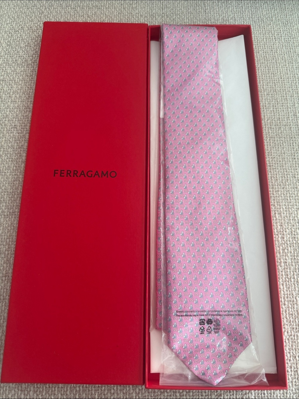 BNNW Salvatore Ferragamo Gancini Pink Silk Tie